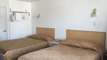 Meja kerja, kedap suara, Wi-Fi gratis, dan seprai linen