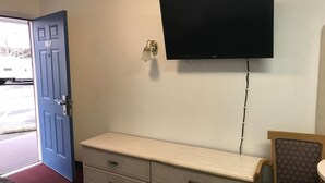 Escritorio, insonorización, wifi gratis y ropa de cama 