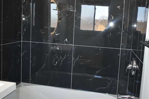Standard Room, 2 Queen Beds | Bathroom | Combined shower/tub, free toiletries, towels