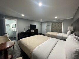 Escritorio, wifi gratis y ropa de cama 