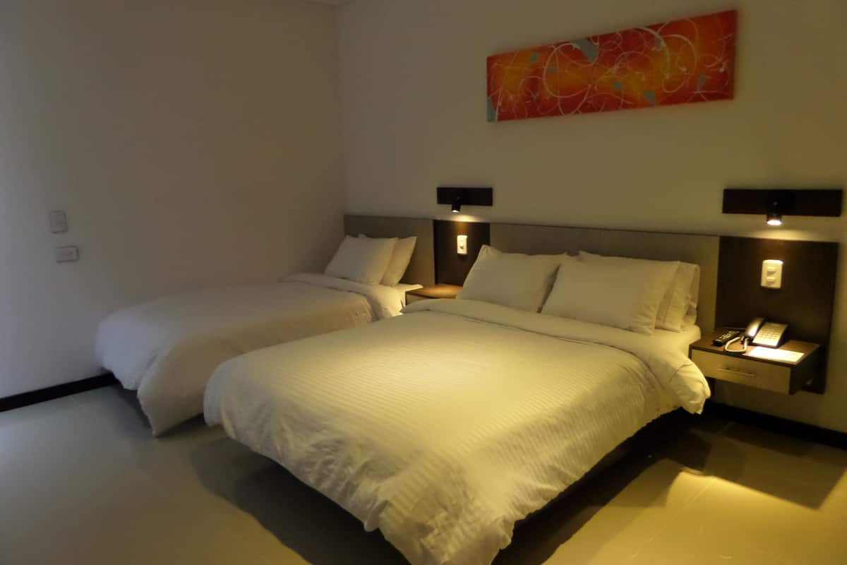 Suite – business, 1 dobbeltseng, spabadekar | Minibar, safe på rommet, skrivebord og wi-fi (inkludert)
