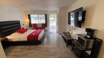 Deluxe Room, 1 Queen Bed, Non Smoking, Mountain View | Premium bedding, free WiFi, bed sheets