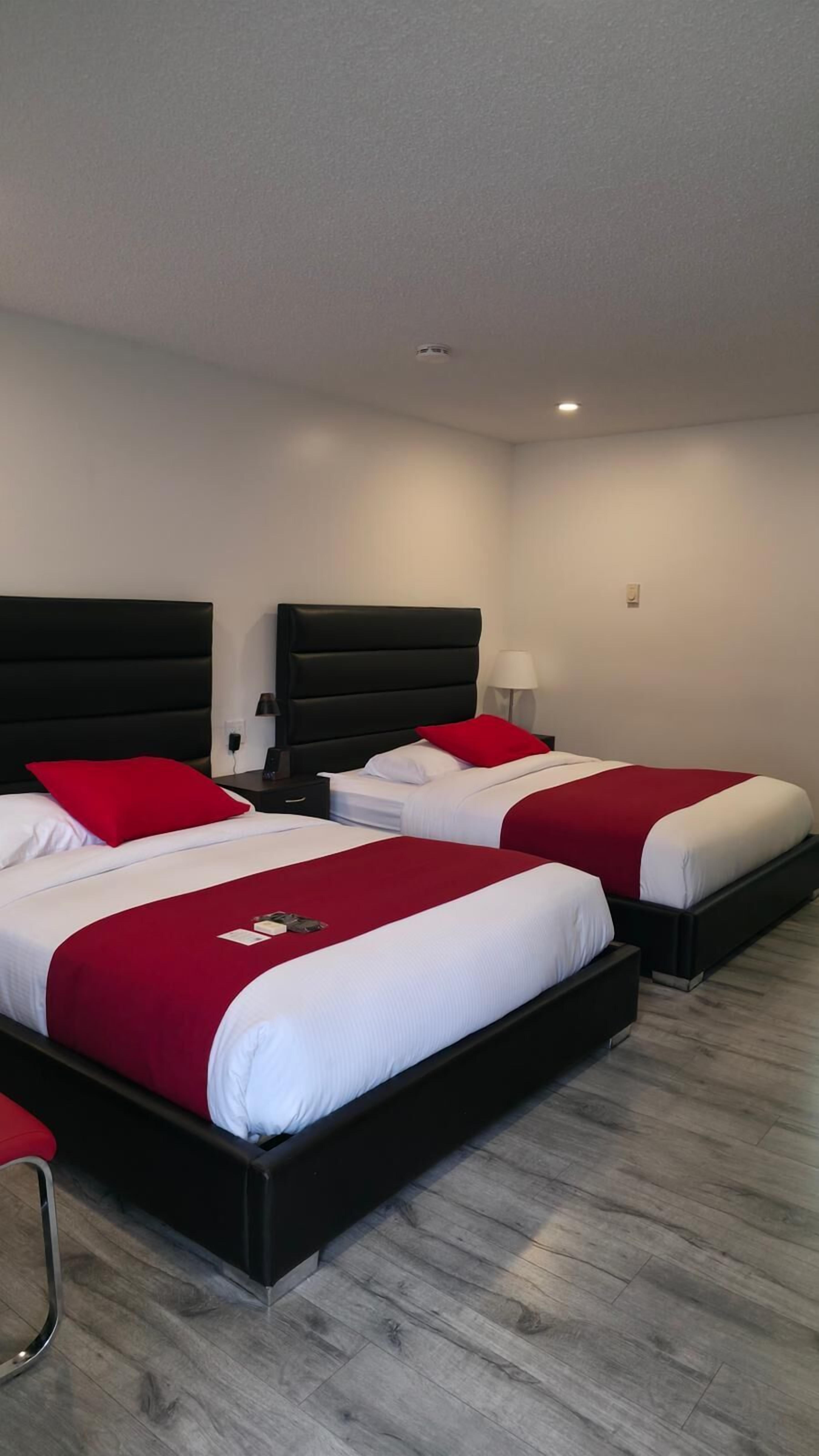 Kamar Premium, 2 Tempat Tidur Queen, lemari es & microwave | Seprai premium, Wi-Fi gratis, dan seprai linen