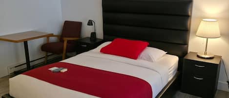 Deluxe Room, 1 Queen Bed, Non Smoking, Mountain View