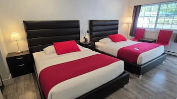 Premium-Zimmer, 2 Queen-Betten, Kühlschrank und Mikrowelle