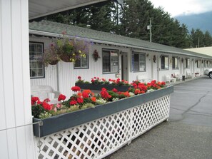 Exterior - Alpine Motel (Hope)