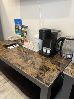 Premium Room, 2 Queen Beds, Refrigerator & Microwave - Alpine Motel (Hope)