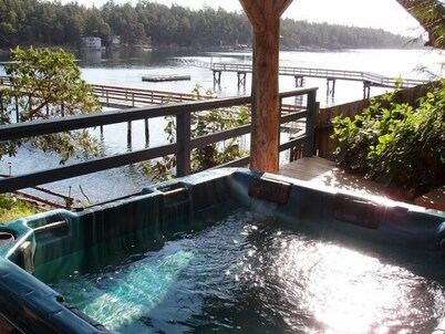 Arbutus Point Oceanfront B & B