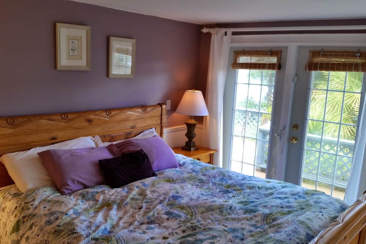 Sunrise Suite | Hypo-allergenic bedding available, down comforters, iron/ironing board