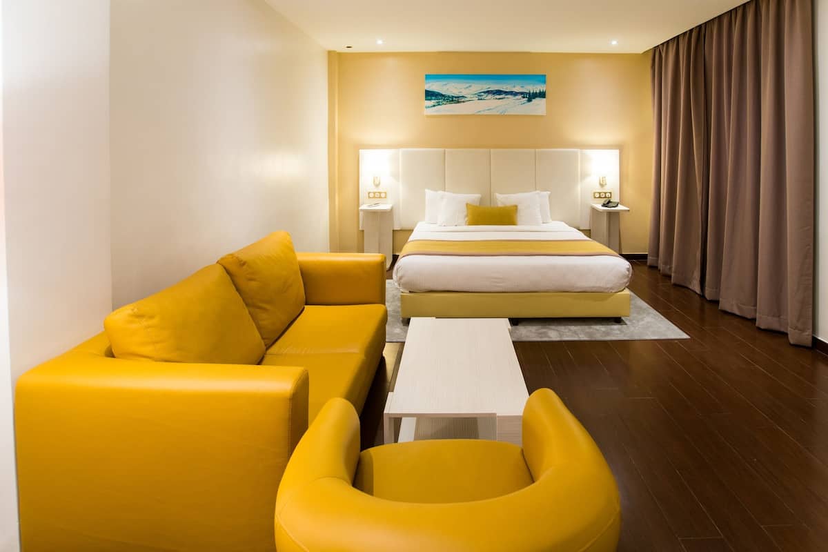 junior suite | 1 bedroom, premium bedding, in-room safe, desk