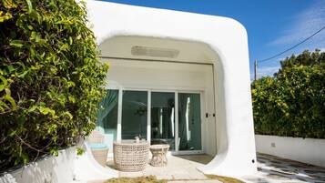 Minibar, in-room safe, soundproofing, free WiFi