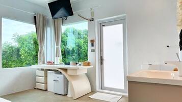 Deluxe Double Room, 1 King Bed, Mountain View | Minibar, in-room safe, soundproofing, free WiFi