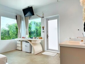 Phòng đôi Deluxe, 1 giường cỡ king, quang cảnh núi | Minibar, két bảo mật tại phòng, phòng cách âm 