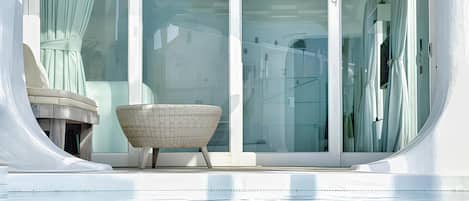 Deluxe Double Room, 1 King Bed, Courtyard View, Garden Area | Terrace/patio