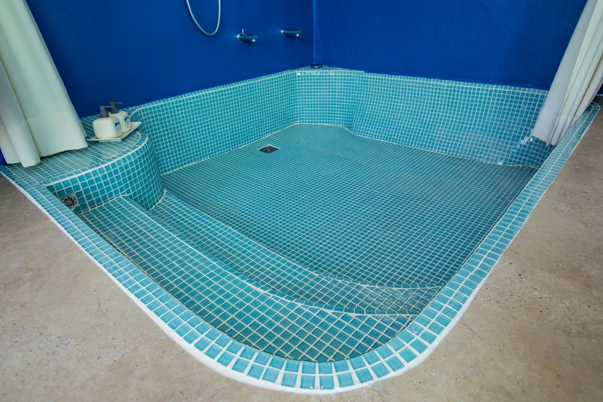 deluxe double room, 1 king bed, mountain view | minibar, in-room safe, soundproofing, free wifi