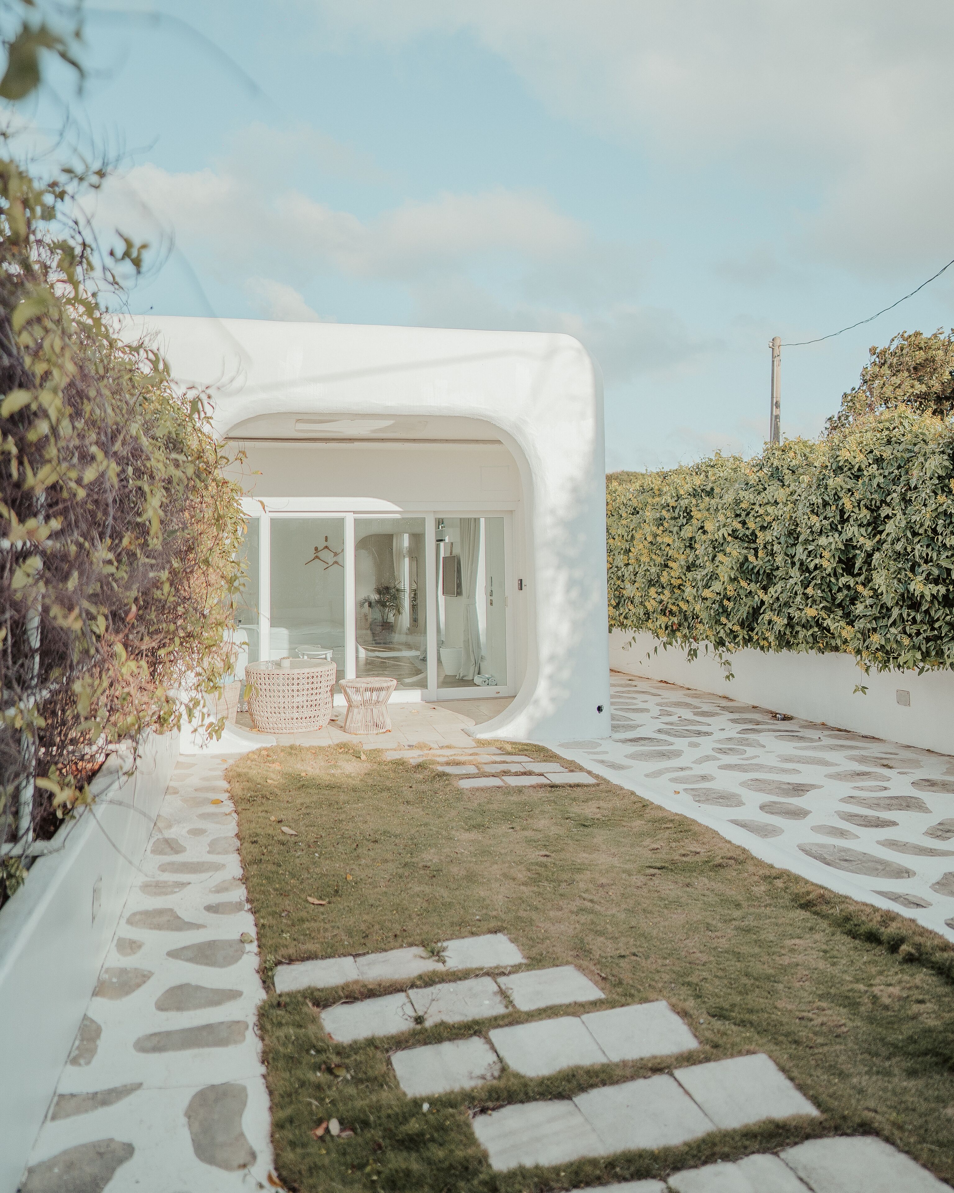 deluxe double room, 1 king bed, courtyard view, garden area | minibar, in-room safe, soundproofing, free wifi