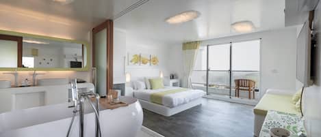 Deluxe Double Room, 1 King Bed, Balcony, Ocean View | Minibar, in-room safe, soundproofing, free WiFi