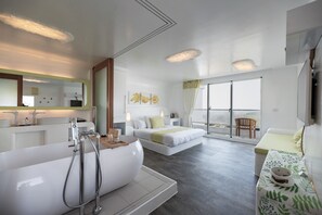 Deluxe Double Room, 1 King Bed, Balcony, Ocean View | Minibar, in-room safe, soundproofing, free WiFi - Kenting South Border DeSign Hotel (Hengchun)