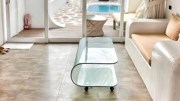 Deluxe Double Room, 1 King Bed, Courtyard View, Garden Area | Minibar, in-room safe, soundproofing, free WiFi