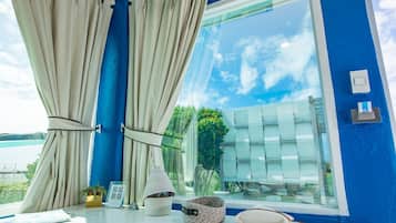 Quarto casal luxo, 1 cama King, vista para a montanha | Frigobar, cofres nos quartos, quartos à prova de som, Wi-Fi de cortesia