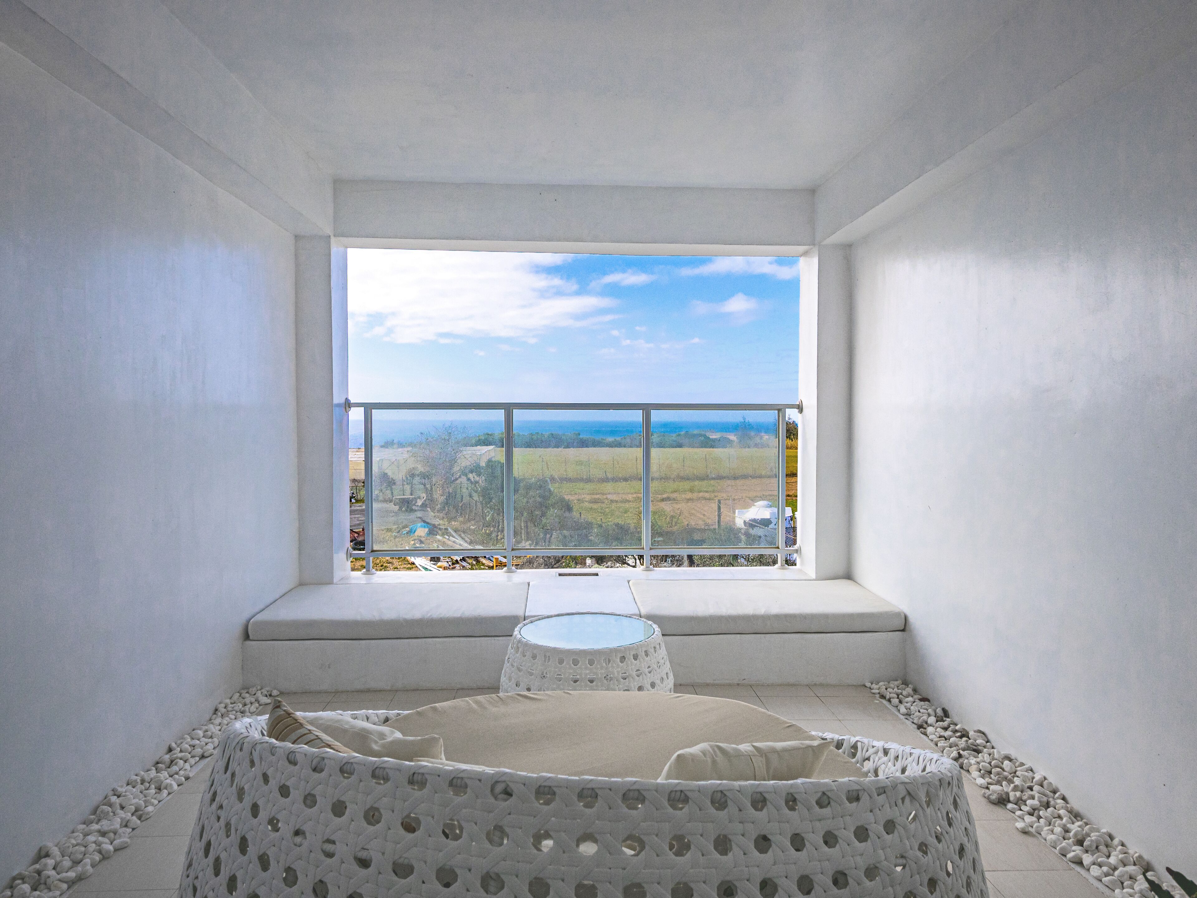 Deluxe-Doppelzimmer, 1 King-Bett, Balkon, Meerblick | Minibar, Zimmersafe, schallisolierte Zimmer, kostenloses WLAN