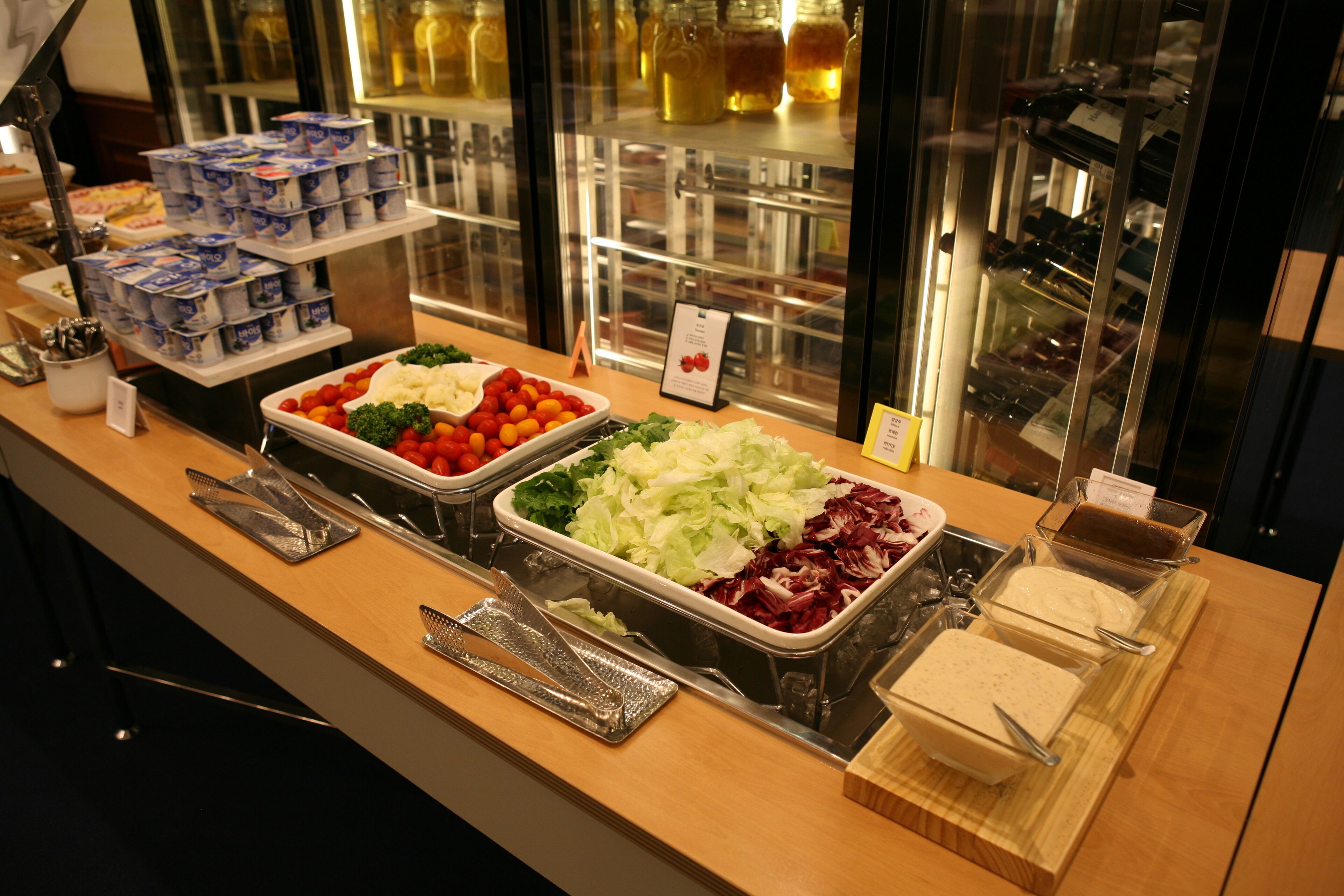 2 restaurants, breakfast, lunch, dinner served; korean cuisine