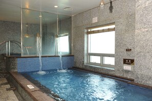 Hotstone-massages, diepe bindweefselmassages, massagebehandelingen