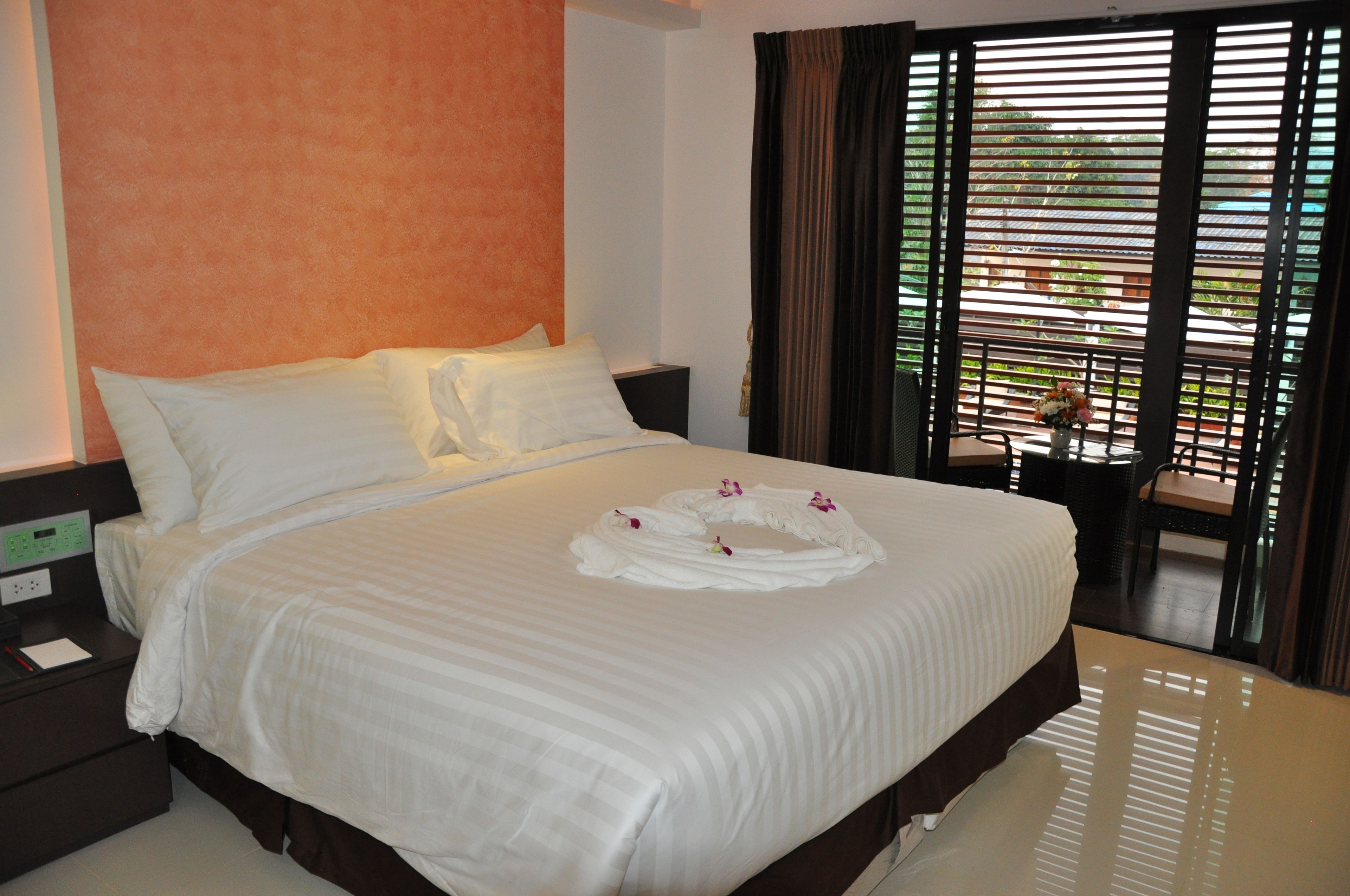 deluxe double or twin room with pool view | in-room safe, free wifi, bed sheets
