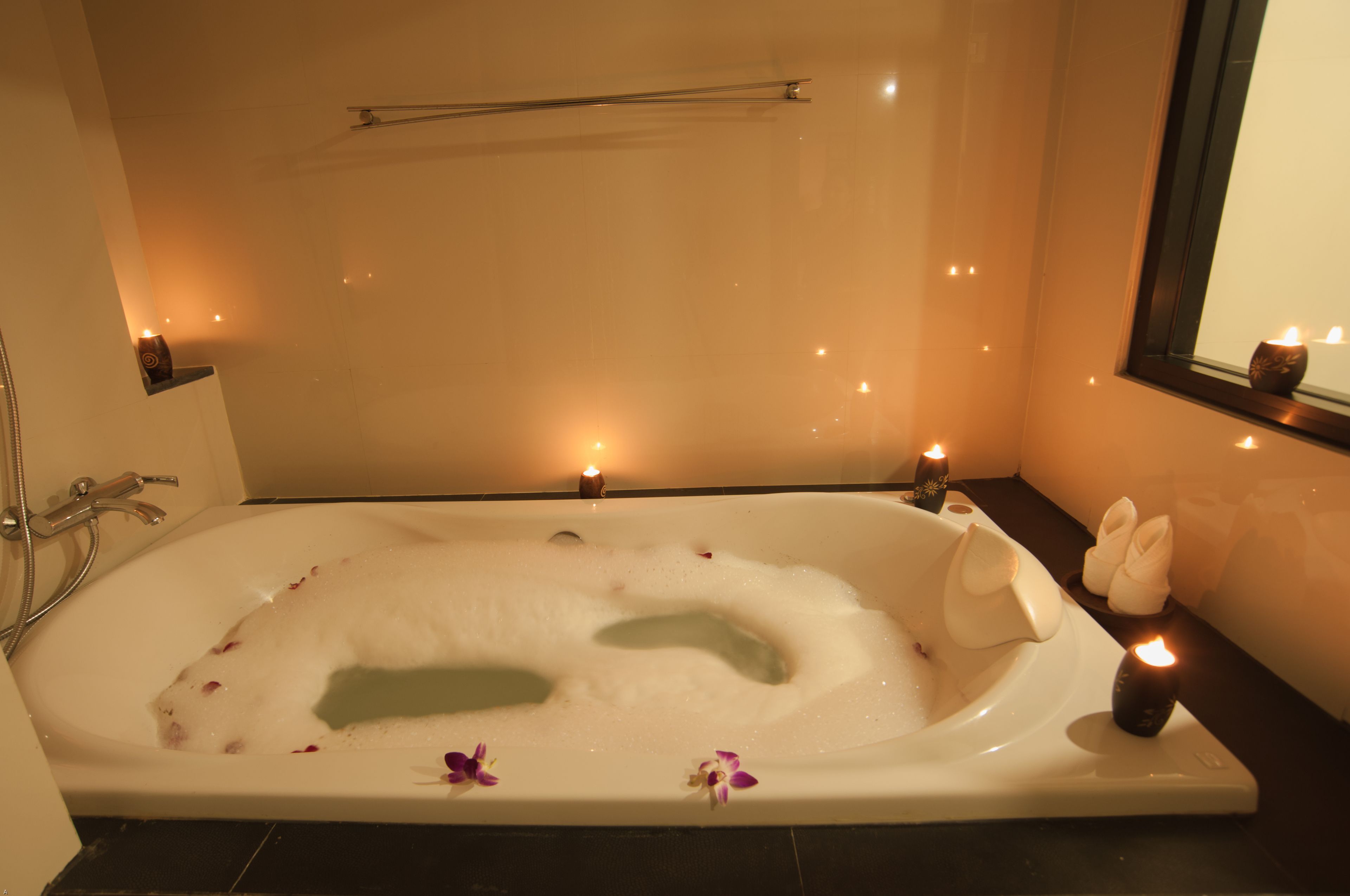 thai massages, 1 treatment room