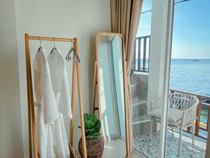 Ropa de cama de alta calidad y minibar con artículos gratuitos 