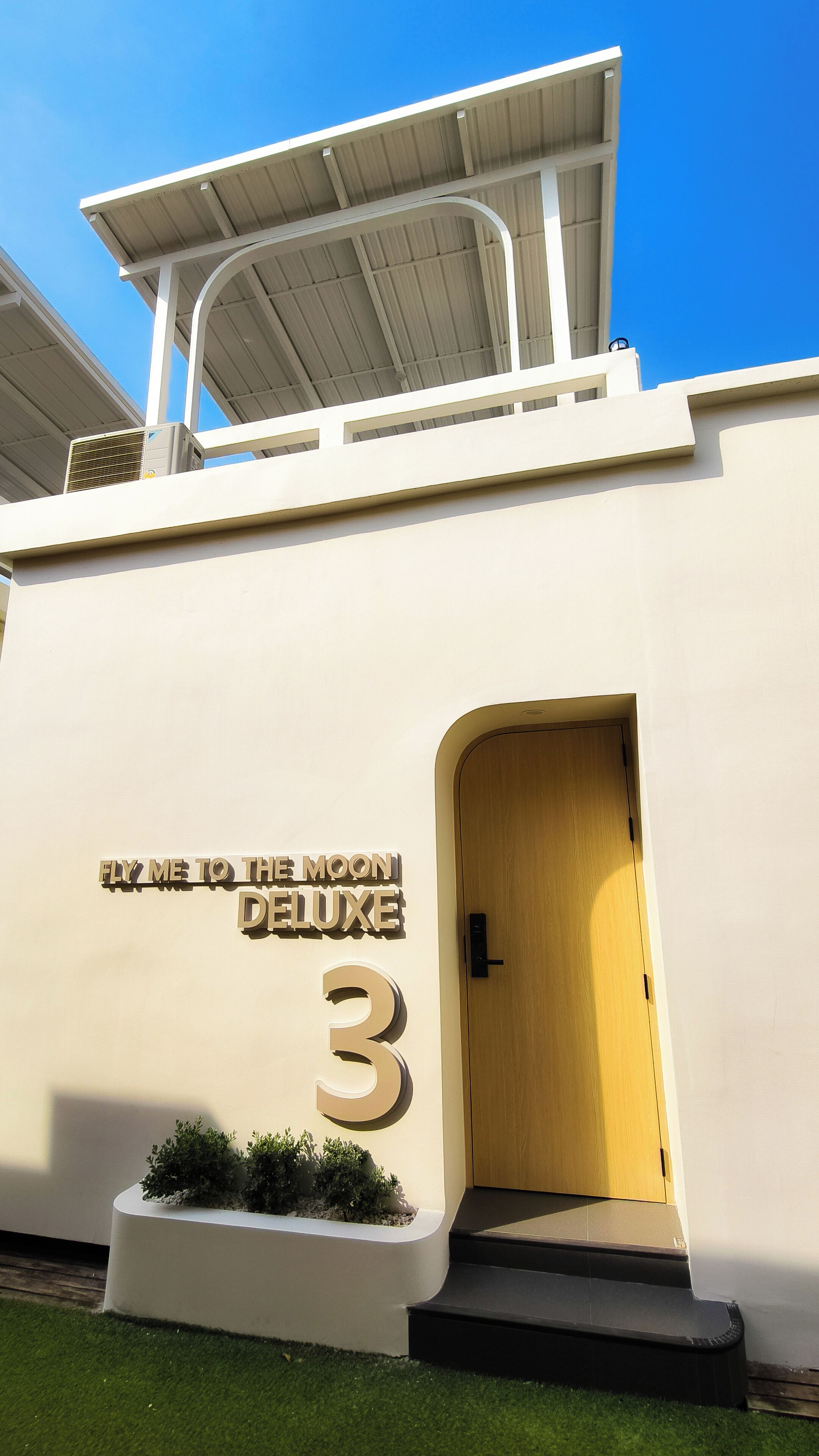 deluxe room | 1 bedroom, premium bedding, free minibar, free wifi