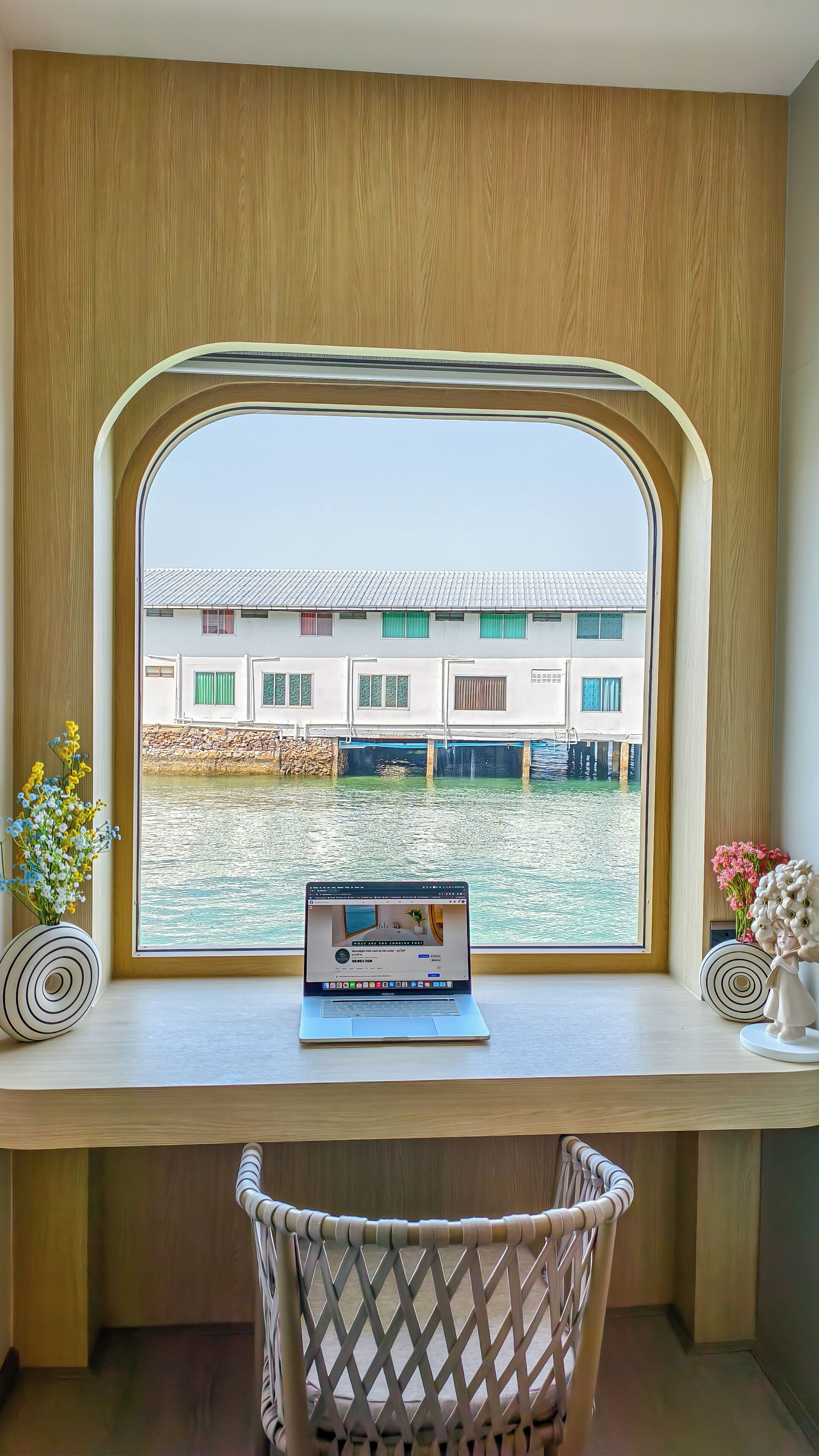 deluxe room | in-room business centre