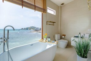 Sweet Room | Bathroom | Hair dryer, towels, soap, shampoo - Moonlight Koh Larn (Koh Lan)