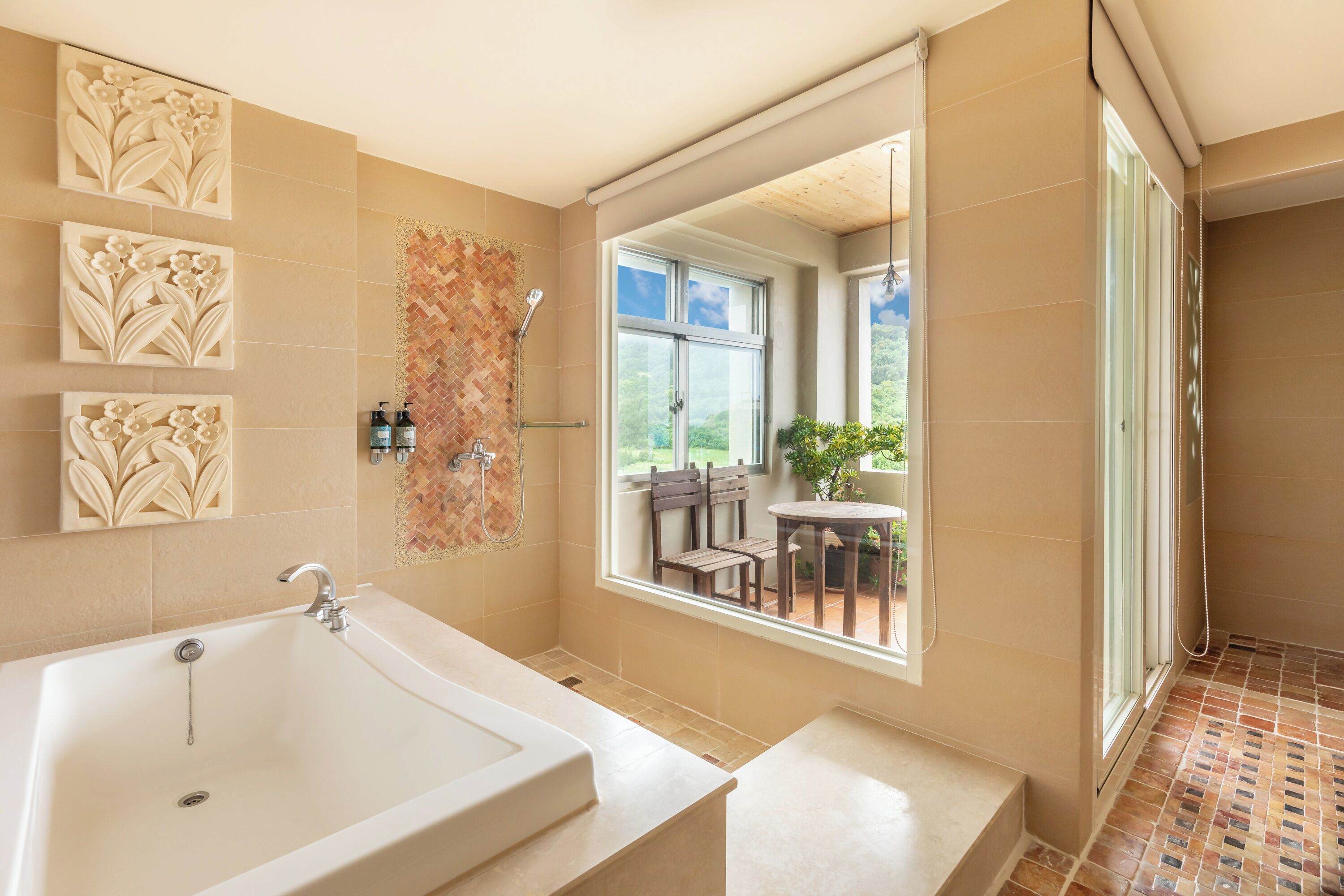 Deluxe Double Room with Bathtub | Blackout drapes, free WiFi, bed sheets