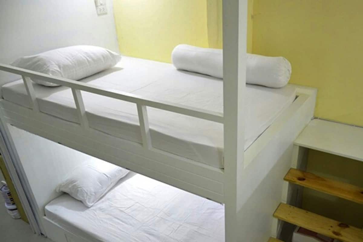 Dorm 8 Bed Female, Share Bathroom | 1 bedroom, in-room safe, free WiFi