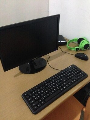 Business center - Chiangmai Gate Capsule Hostel (Chiang Mai)