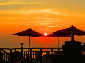 Mittagessen und Abendessen, Blick aufs Meer 