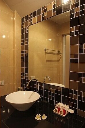 Chambre Double Standard | Lavabo de la salle de bain