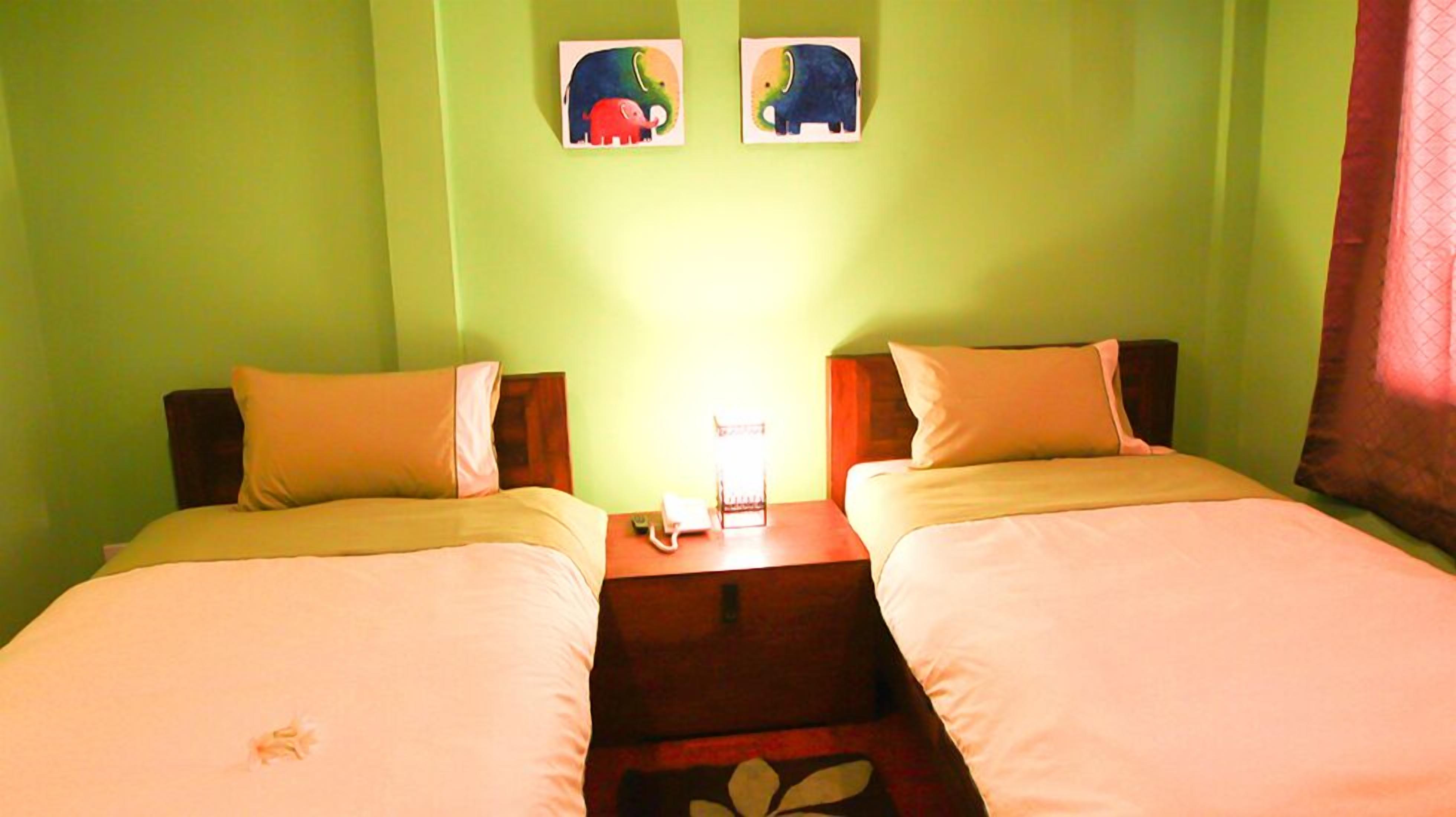 standard double room | in-room safe, desk, free wifi