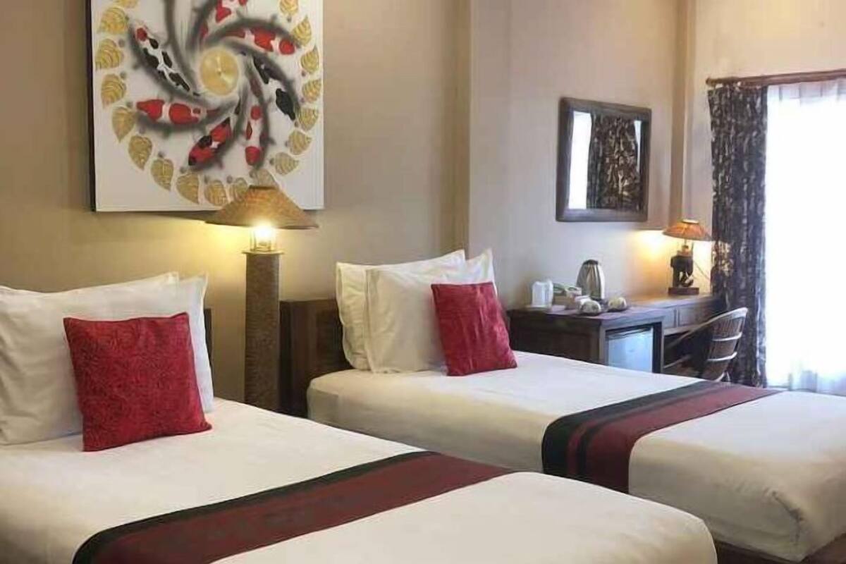 In-room safe, desk, free WiFi