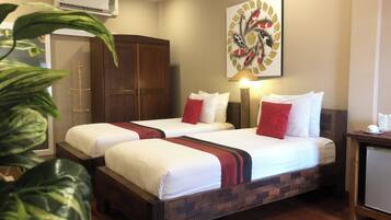 In-room safe, desk, WiFi (free)