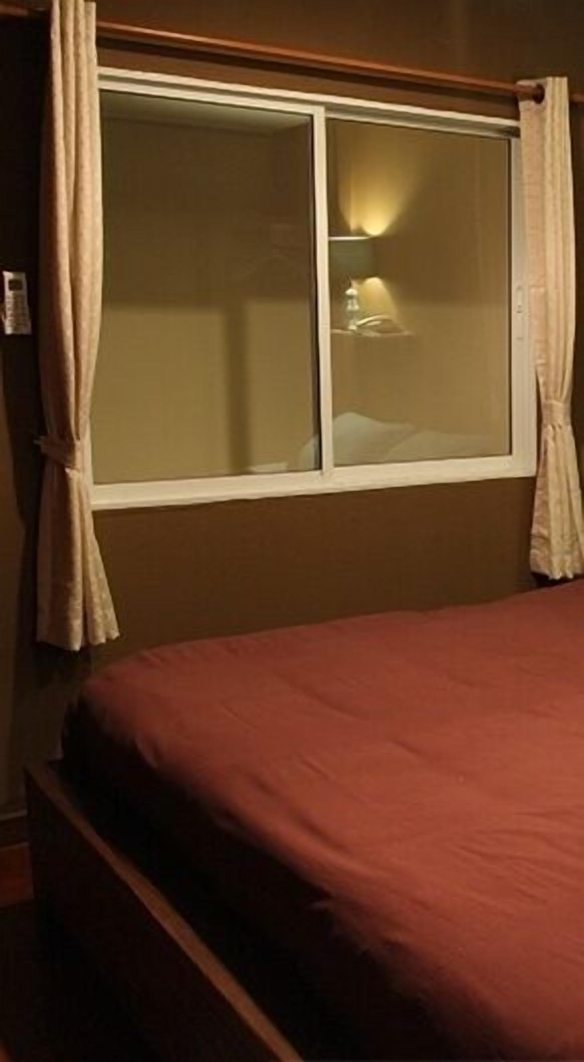 standard double room | in-room safe, desk, free wifi