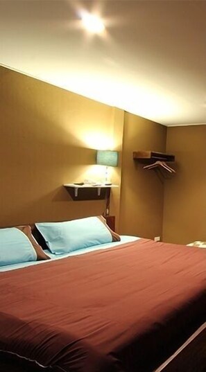 Quarto casal standard | Cofres nos quartos, escrivaninha, Wi-Fi de cortesia
