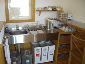 Shared fridge, microwave - Lodge Orange Cabin (Fujikawaguchiko)