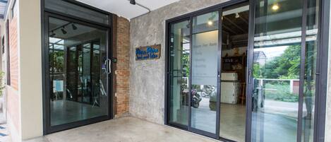 内部エントランス