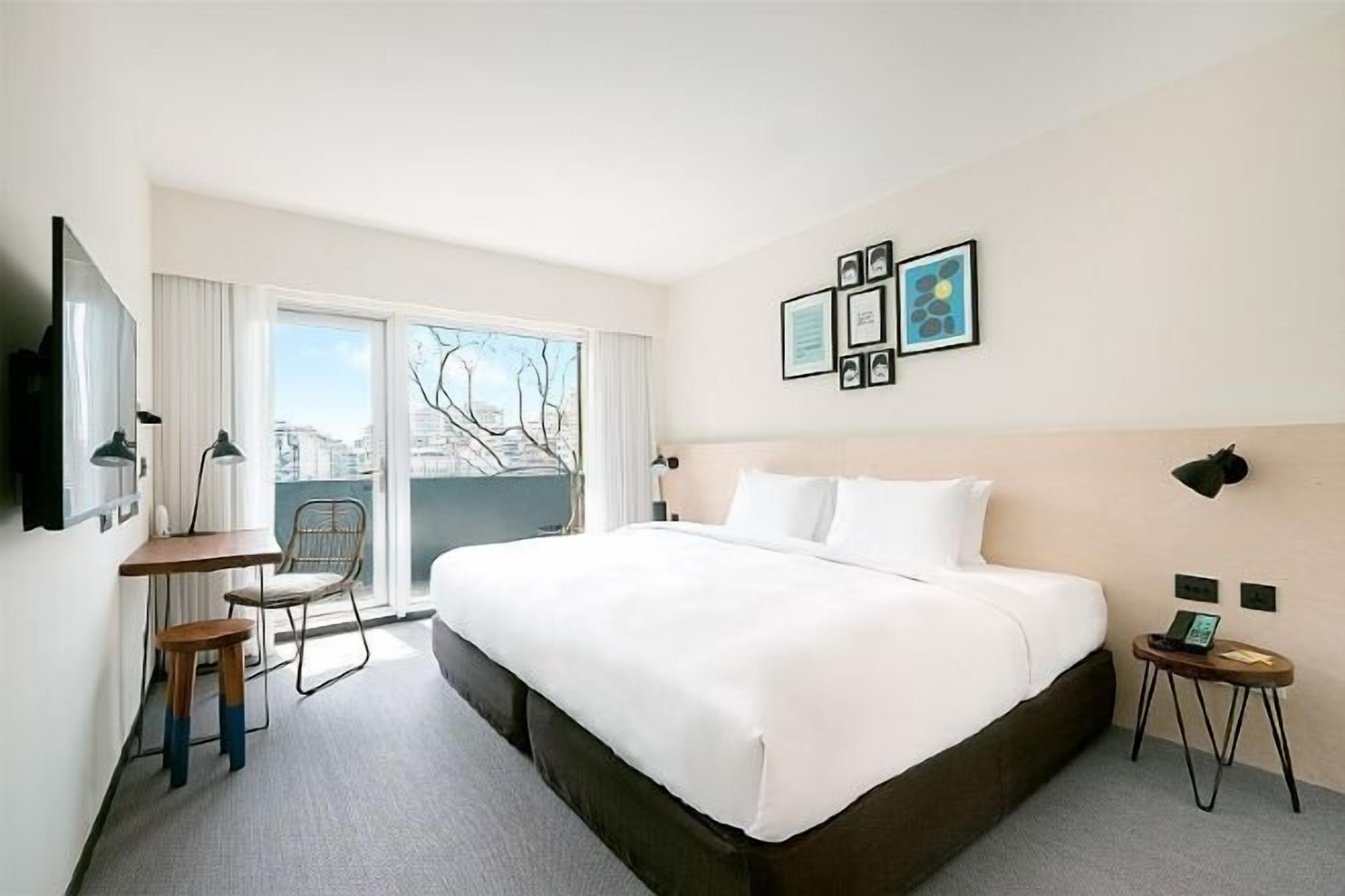 Premium bedding, down comforters, in-room safe, desk