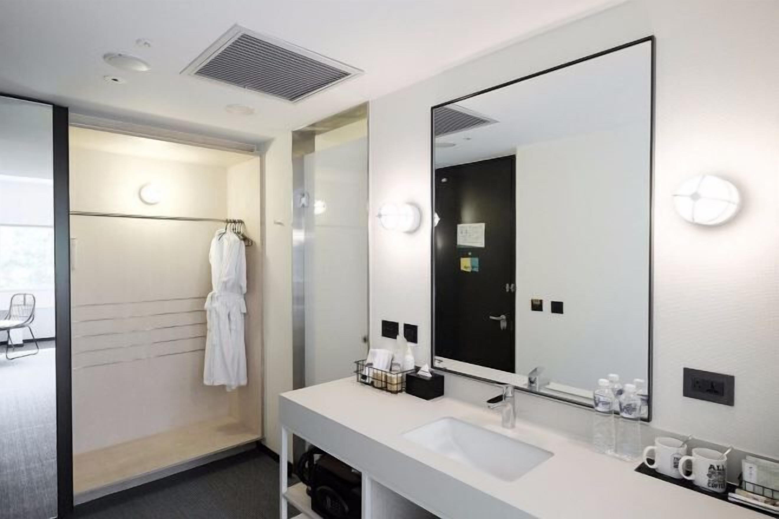 샤워 시설, 레인폴 샤워기, 헤어드라이어, 목욕가운