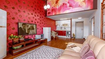 Superior Room | Living area | Flat-screen TV