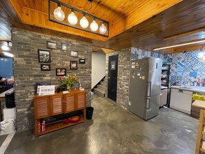 Reception - Twin Rabbit Guesthouse (Seoul)