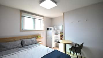 1 habitación, sistema de insonorización, wifi gratis y ropa de cama